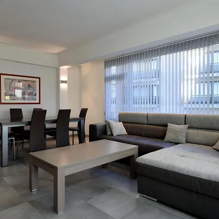 Sunny Escape By The Shore * De Haan