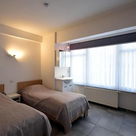 Sunny Escape By The Shore Apartment