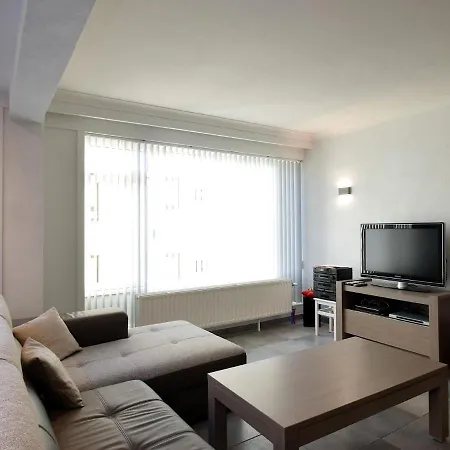 Sunny Escape By The Shore Apartment *