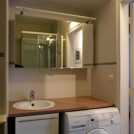 Sunny Escape By The Shore *