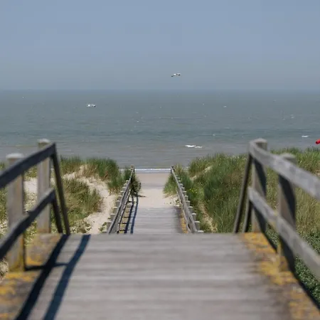 Apartment Sunny Escape By The Shore